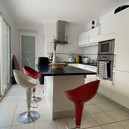 Maison Au Calme Avec Piscine Privative - Spo000-040